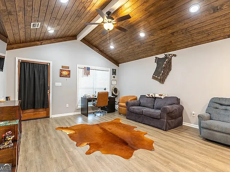 3 bed, 1302 sqft, $1,700 — Photo 3