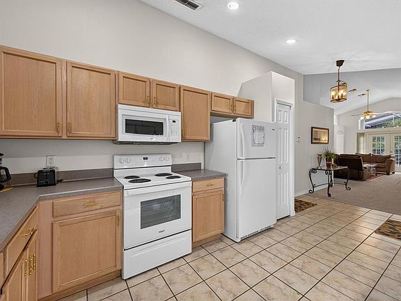 4th image of 8014 SPRING CREEK DRIVE
