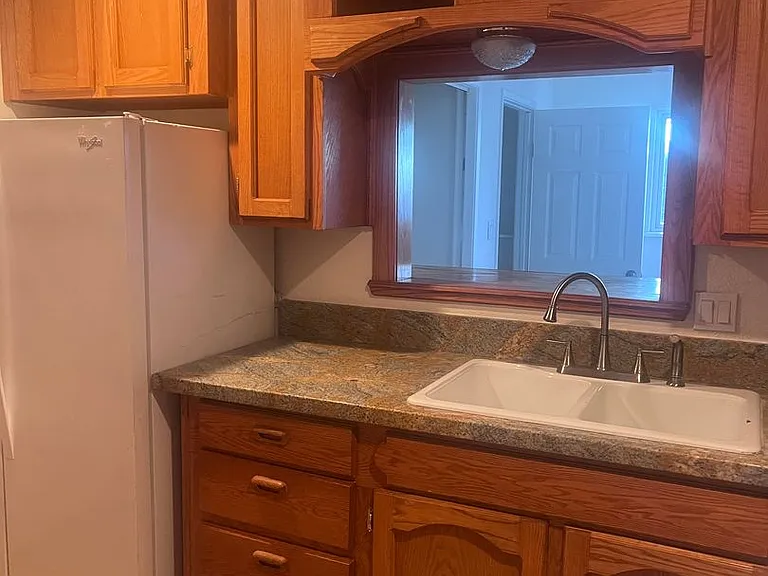 870 Palm Cir — Photo 3
