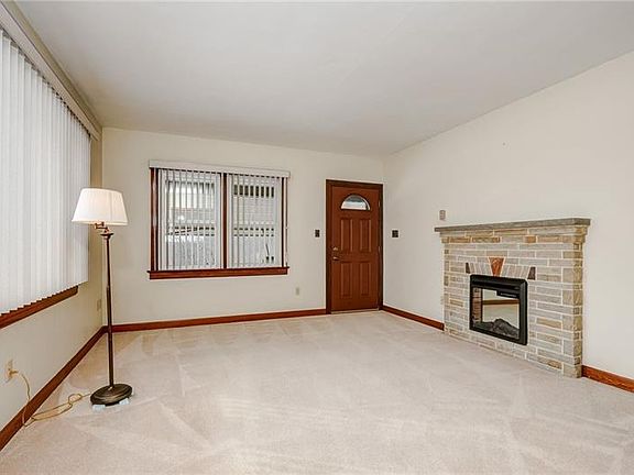 5th image of 105 Glenwood Way