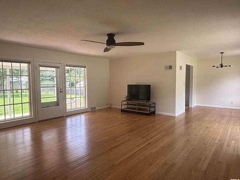 1804 W Iles Ave — Photo 3