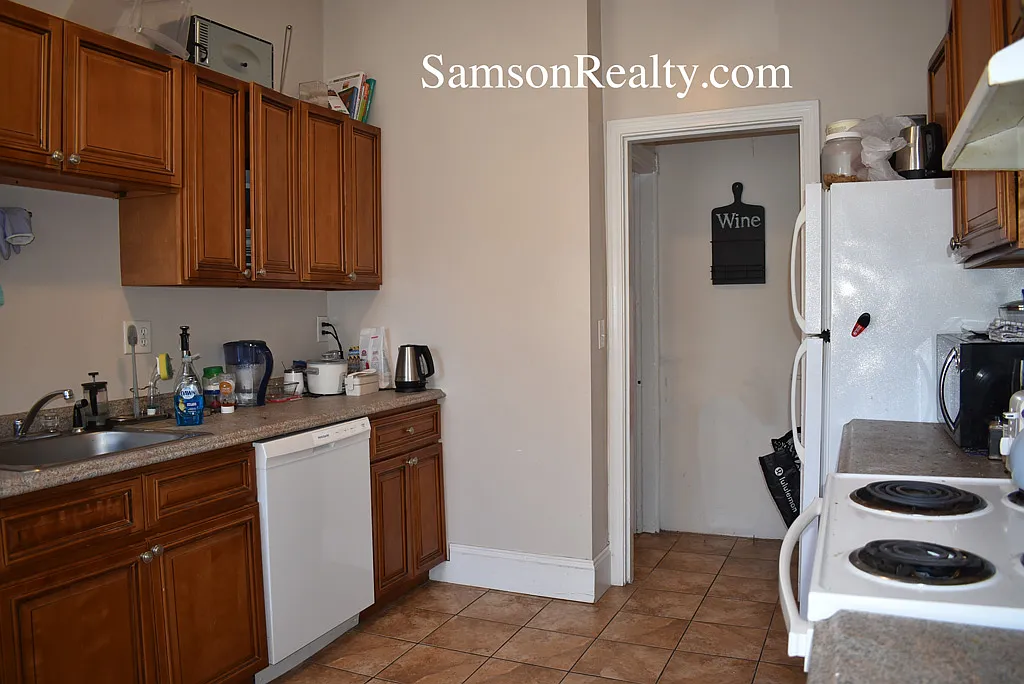 9 bed, $8,775 — Photo 3