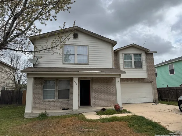 676 NW Crossing, New Braunfels, TX 78130