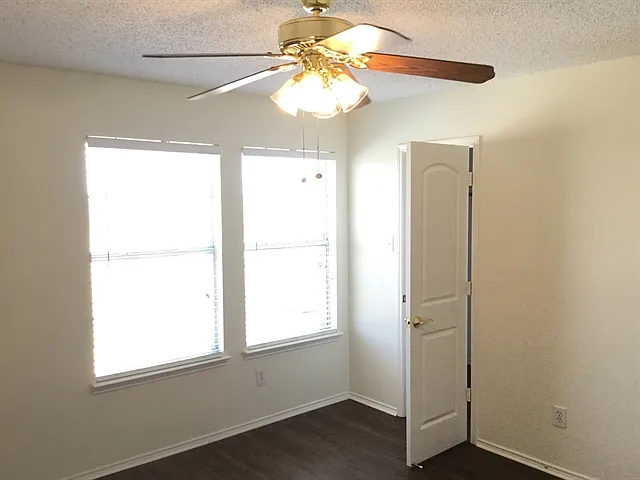 1004 Ashland Ct — Photo 17