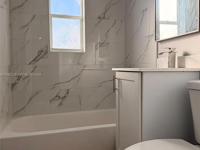 1258 NW 61st St #4 — Photo 1