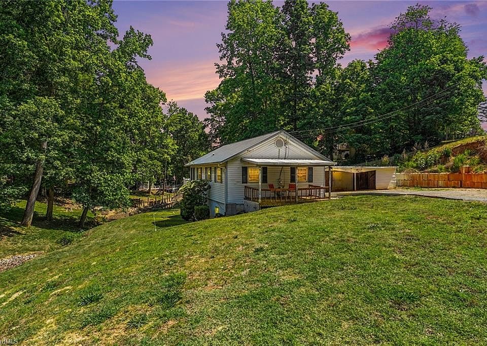 1st image of 293 Oriole Dr