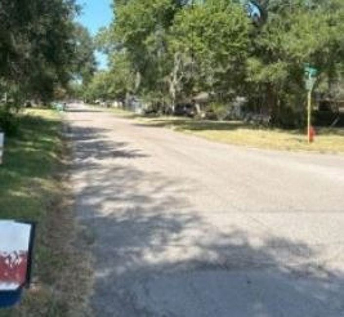 Exterior Neighborhood (street photo)