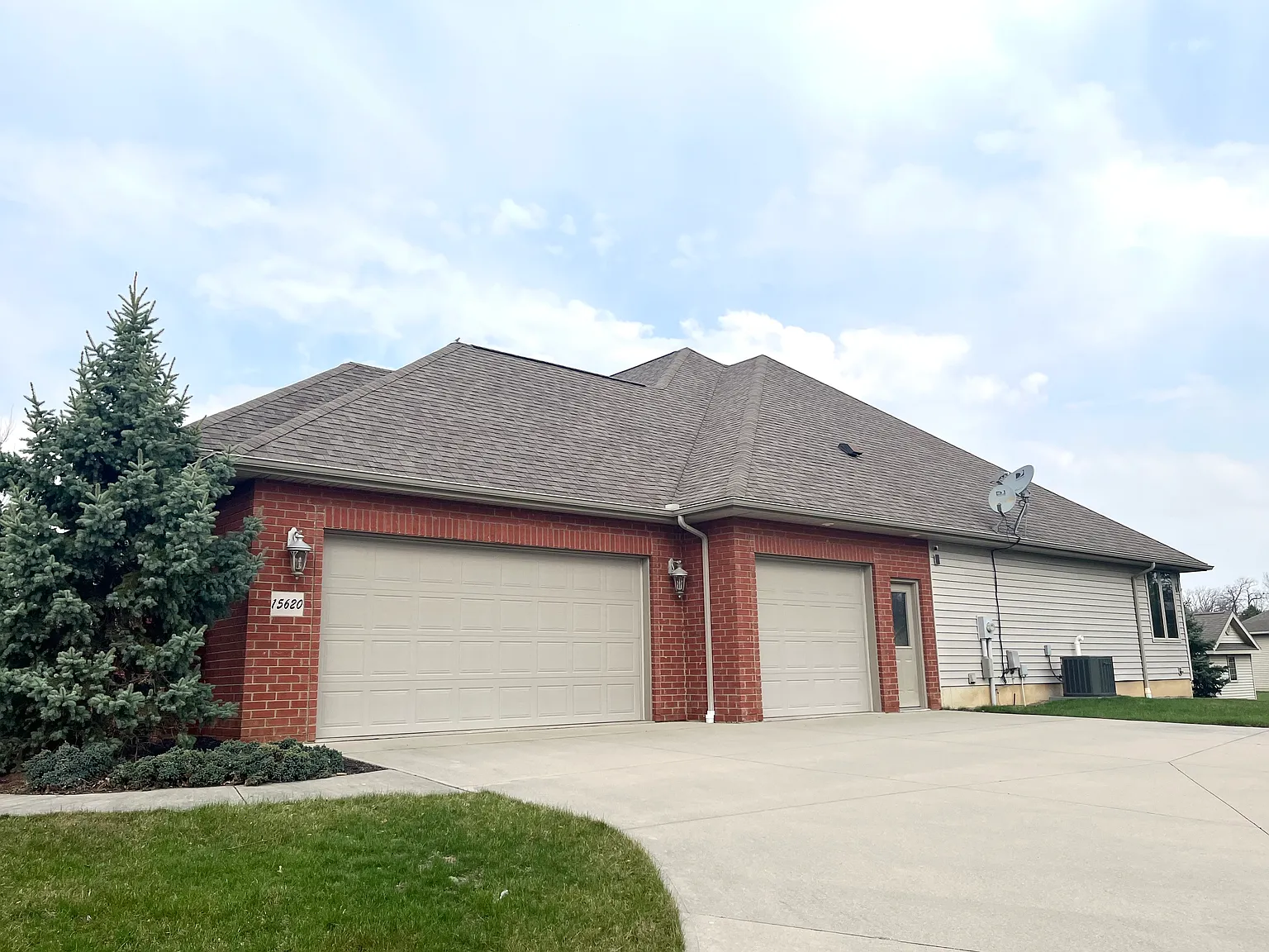 4 bed, 2760 sqft, $2,950 — Photo 2