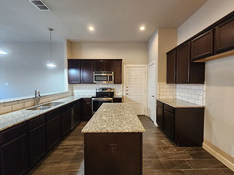 1143 Creekside Orch — Photo 9