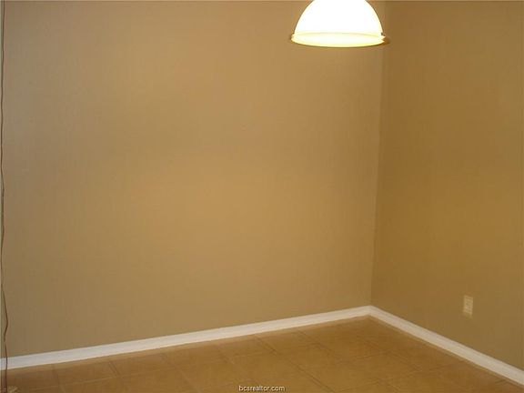 3rd image of 1102 Village Dr