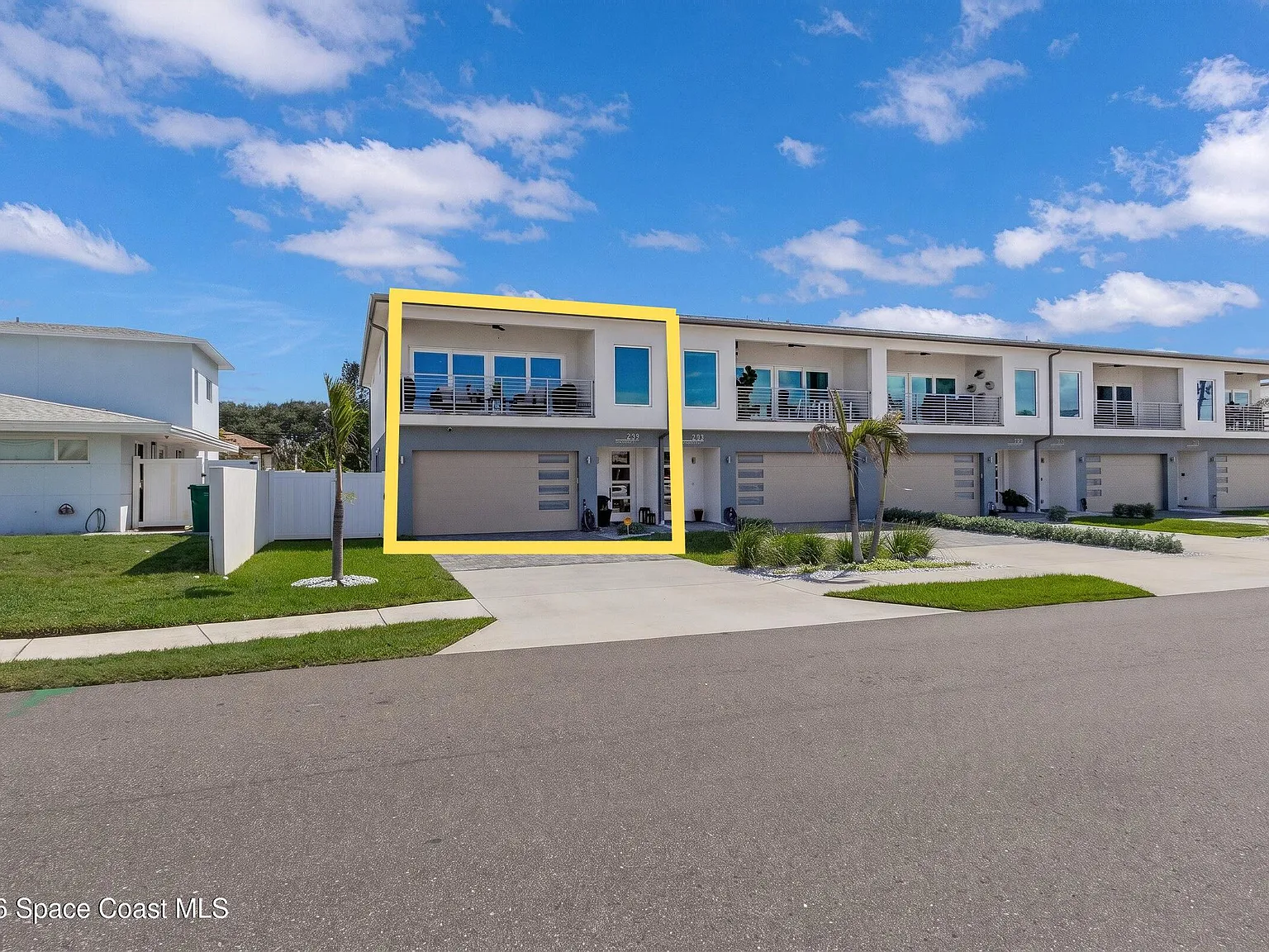 3 bed, 2.5 bath, 2367 sqft, $5,250 — Photo 2