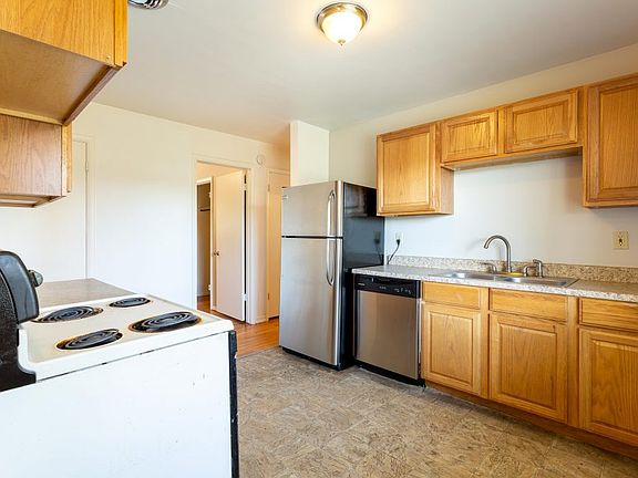 2nd image of 3285 Moorhead Ave