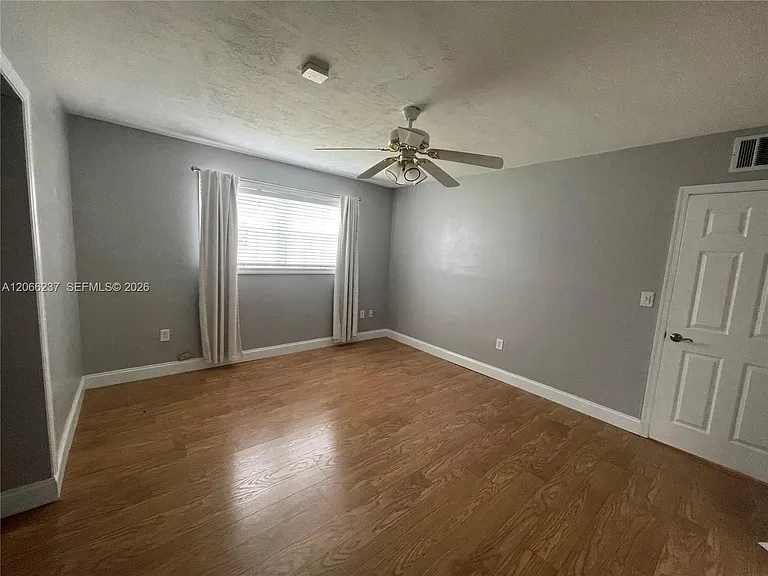 9301 SW 54th St — Photo 12