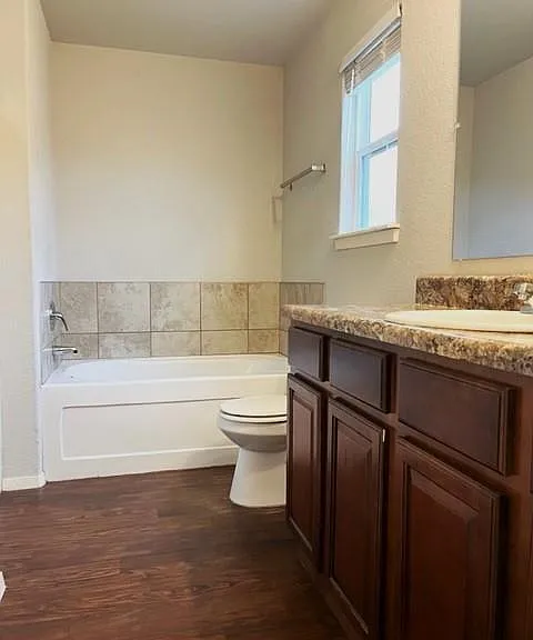 864 Evans Cir — Photo 3