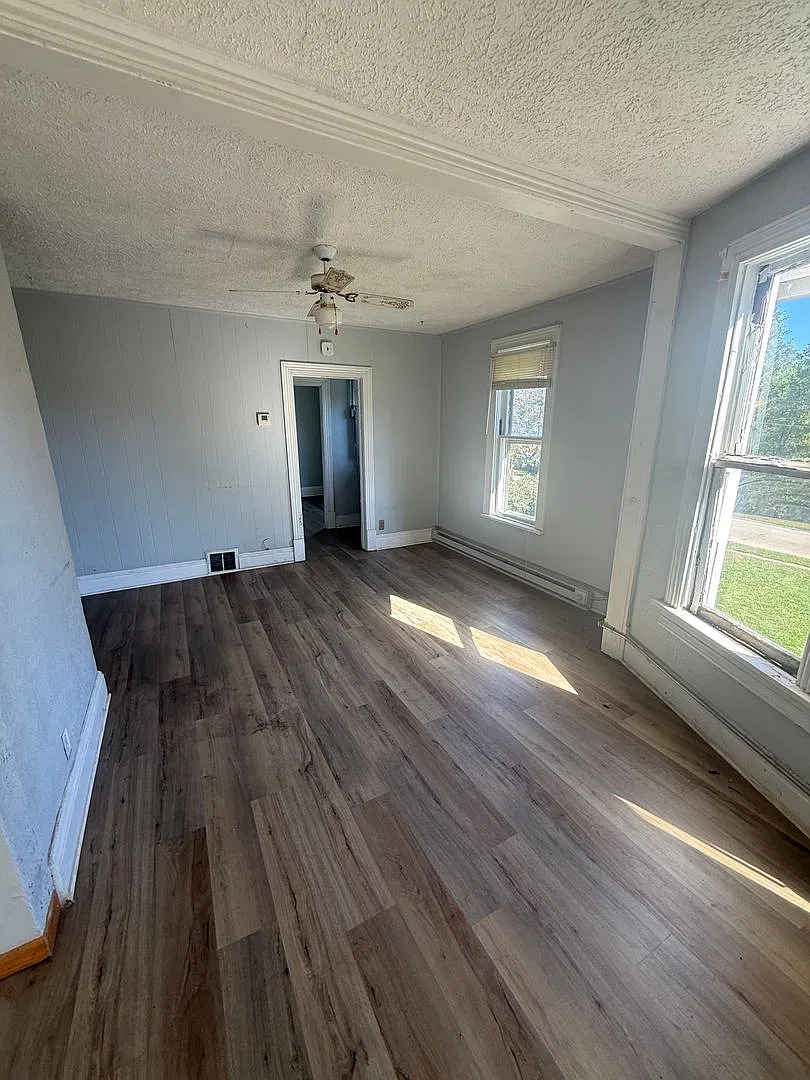 Mad Capital - 217 S Dorman St - New — Photo 4