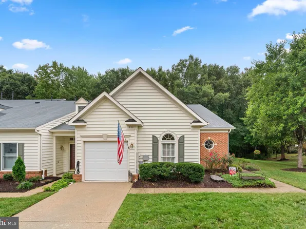 322 Colony Point Pl, Edgewater, MD 21037