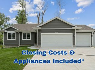 1815 Shady Grove Rd SW, Cedar Rapids, IA 52404