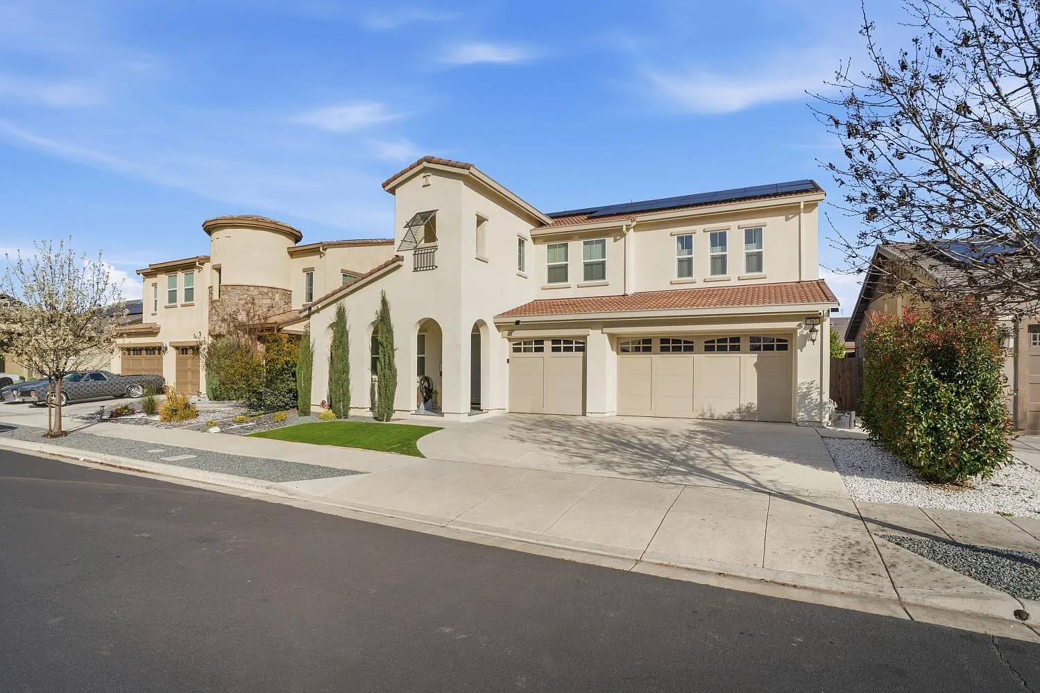 6 bed, 3626 sqft, $4,999 — Photo 1