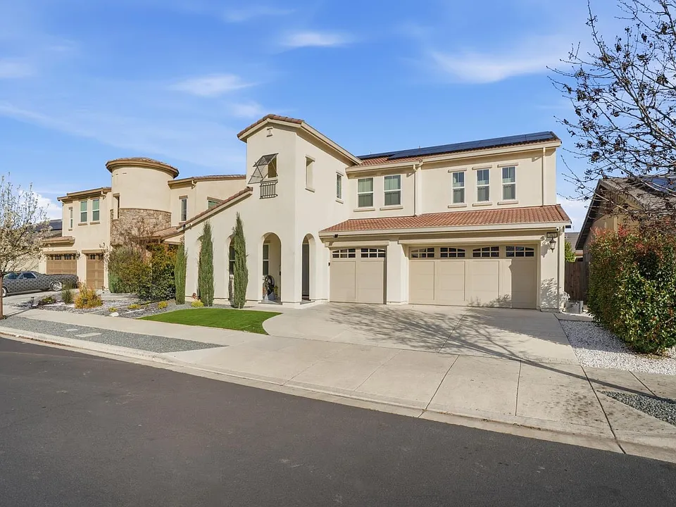 363 Fletcher Ln