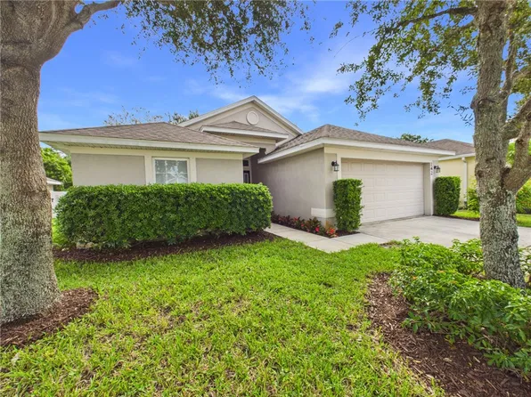 142 Briarcliff Cir, Sebastian, FL 32958