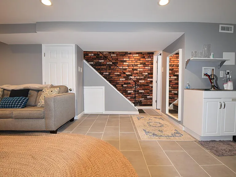 8018 Chelwynde Ave — Photo 16