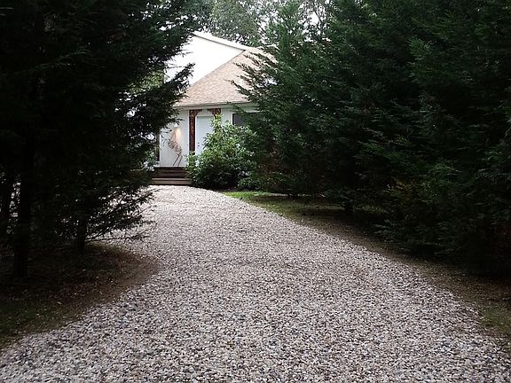 2nd image of 33 Diane Dr