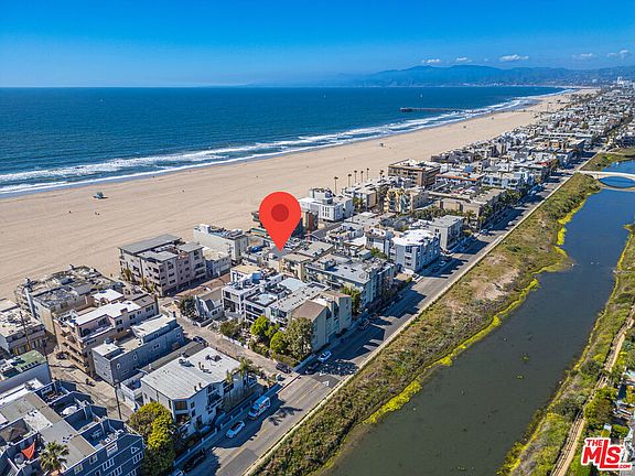 3rd image of 18 Privateer St #3