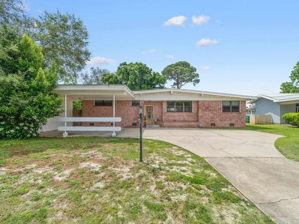 125 Fairpoint Dr, Gulf Breeze, FL 32561