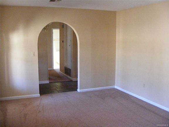 3rd image of 2072 Green Acres Dr