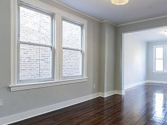3rd image of 3649 W Montrose Ave #2R