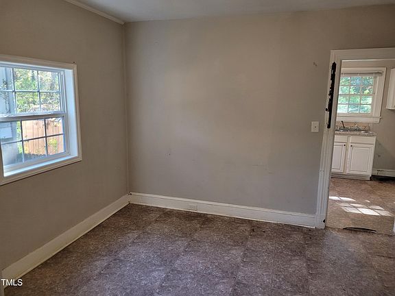 5th image of 2607 Vineyard St