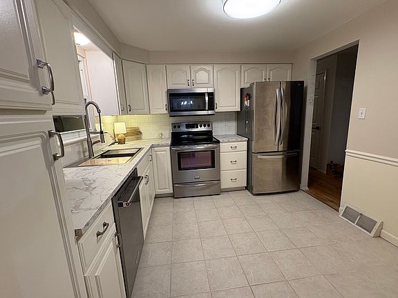 4th image of 551 Sautter Dr