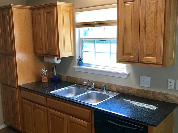 3rd image of 1166 Hickory Ln