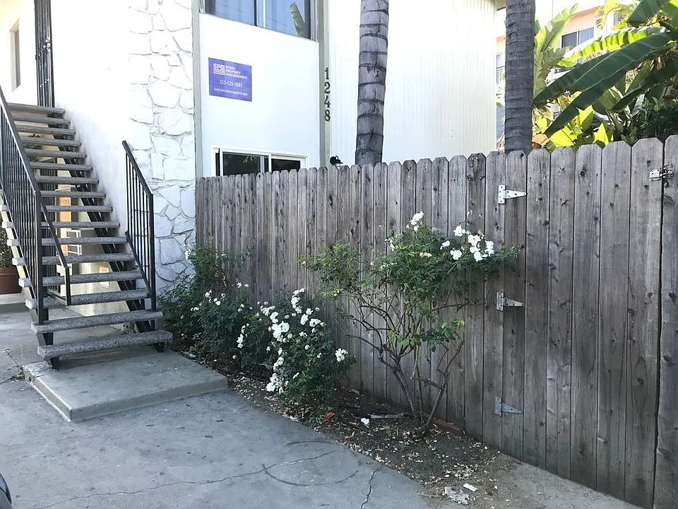 1248 N Las Palmas Ave #6