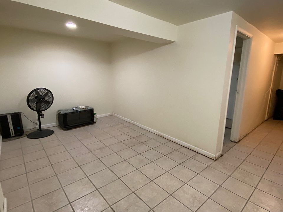 1st image of 4489 Kings Hwy Floor 1