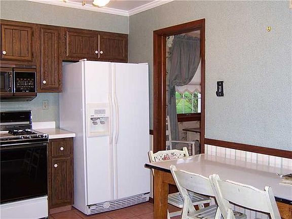 4th image of 216 Suzanna Dr