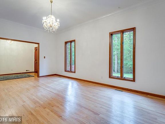 3rd image of 10113 Hampton Woods Dr