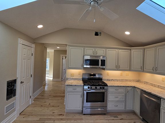 3rd image of 208 Center Ave Floor 3