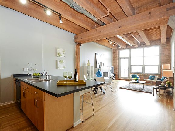 Kitchen / Living Room