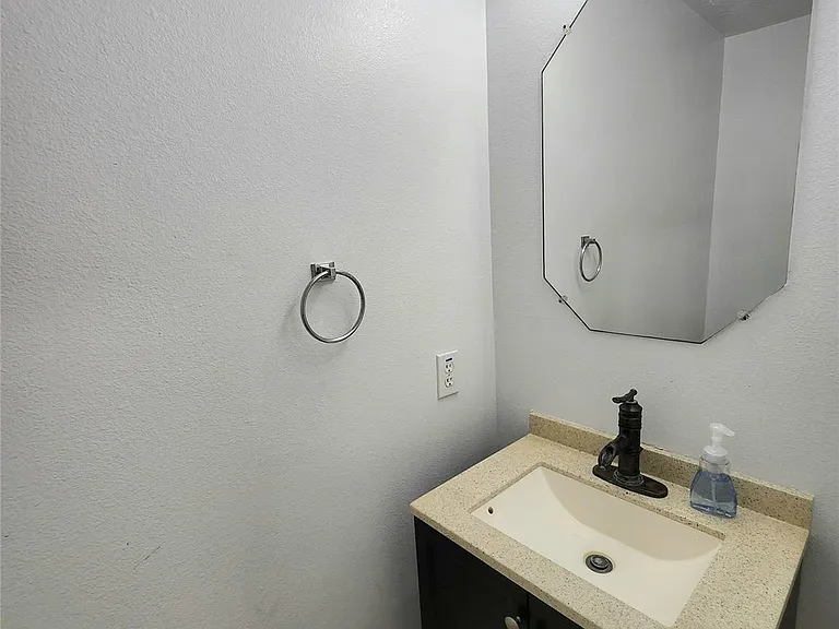 14335 Berrington Dr — Photo 30