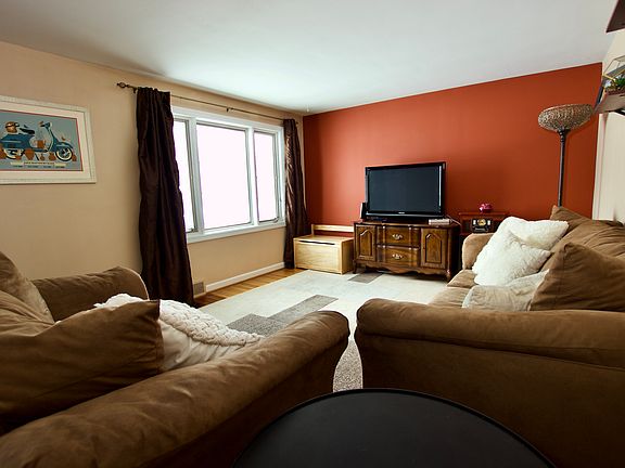 5th image of 61 Canterbury Ln