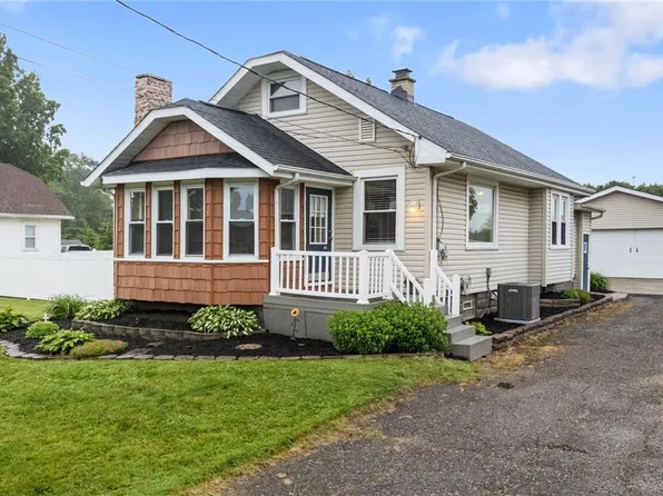 4184 Chester Ave, Louisville, OH 44641