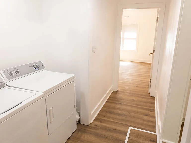 2321 S Laverne Ave — Photo 13