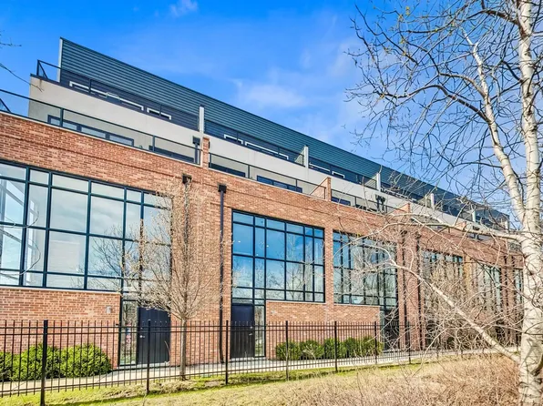 8316 Elmwood St, Skokie, IL 60077