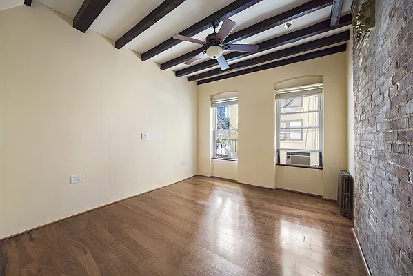 Sold by Warburg | media 1