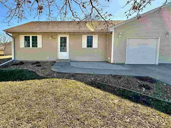 136 Fairlawn Ct, Marengo, IA 52301