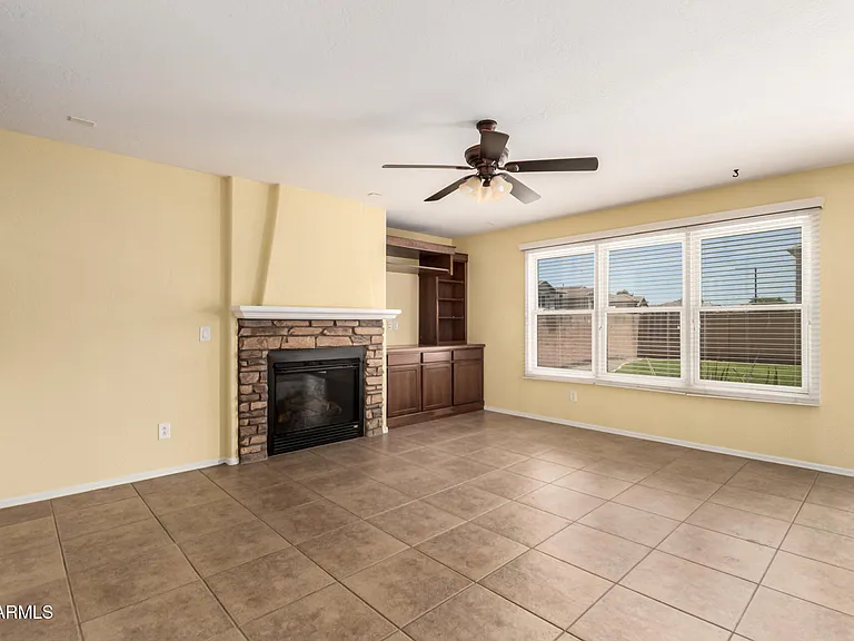 18103 W Smokey Dr — Photo 4
