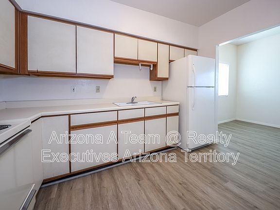 5th image of 312 E 24th St #4