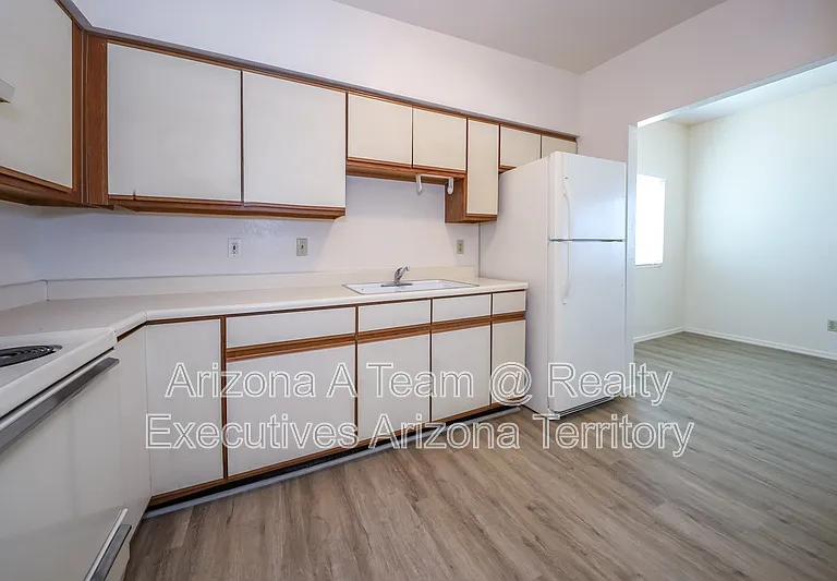 312 E 24th St #4 — Photo 5