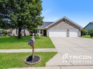 903 Moonlight Ct, Mooresville, IN